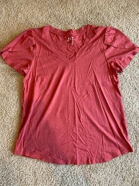 Everyday V-Neck Short Sleeve Tee in Rose Red